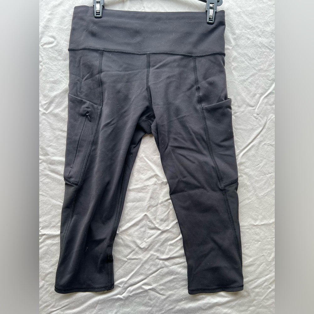 Athleta Salutation Capri Leggings